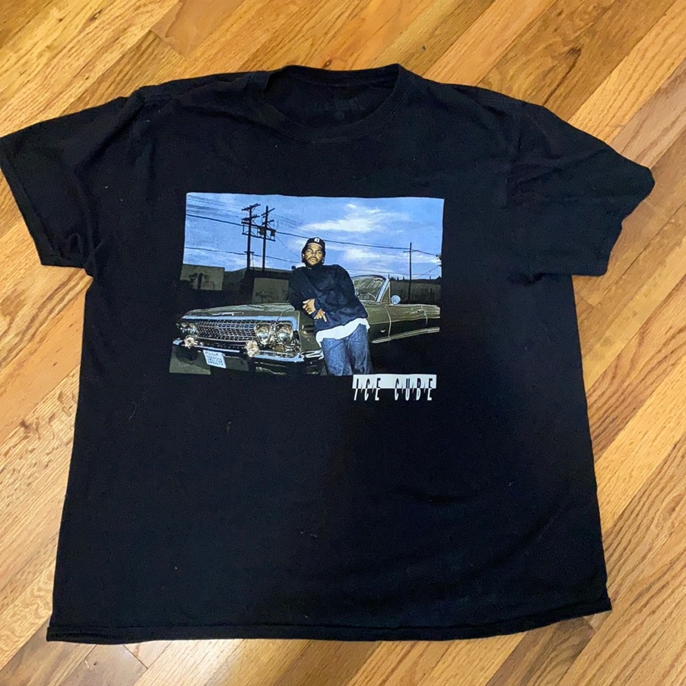 black t shirt